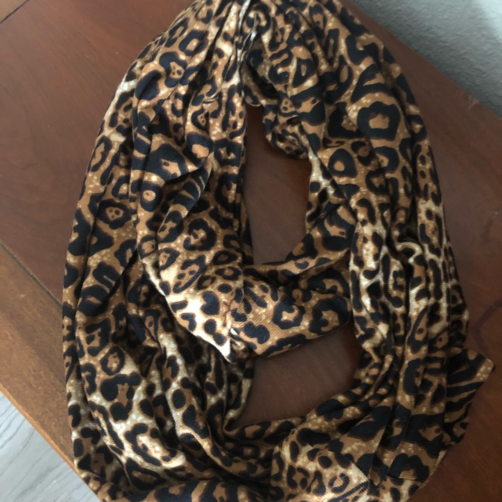 Leopard infinity scarf